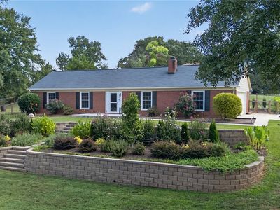 200 Lakewood Dr