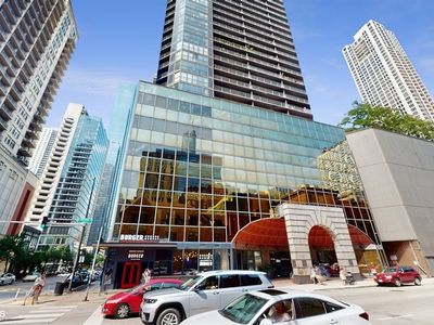 10 E Ontario St APT 4301