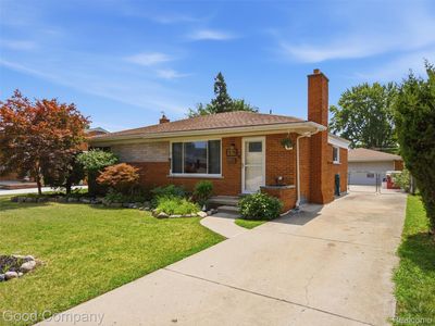 1576 Myrtle Ave