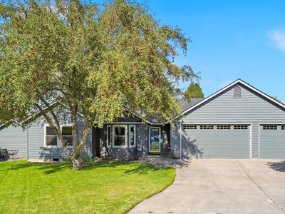 951 NE Lena Pl