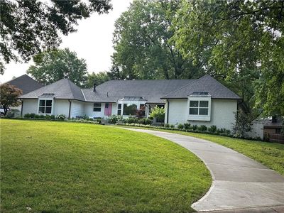 1007 W 113th Ter