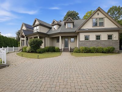 8 Longmeadow Rd