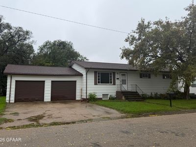 110 7th St E